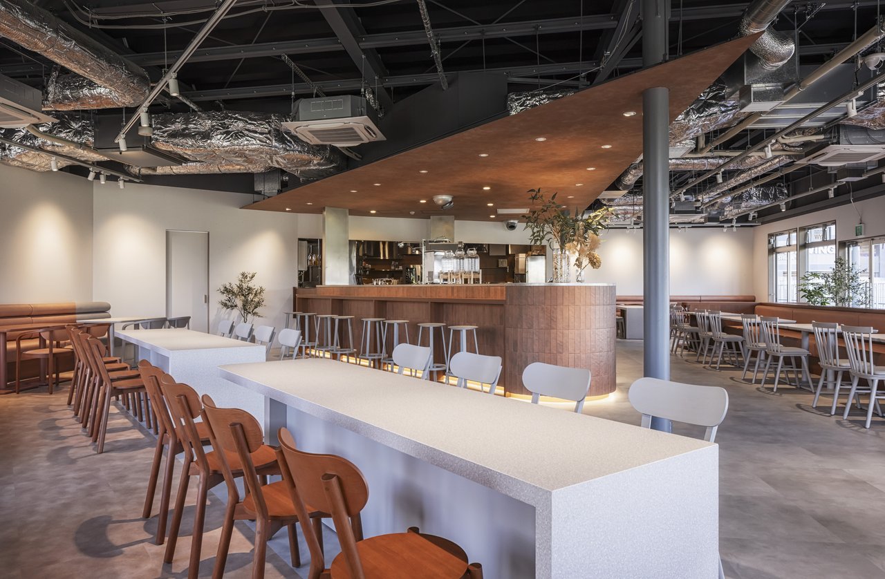 GURUNAVI FOODHALL WYE Cafe 広島HiroPa の内観